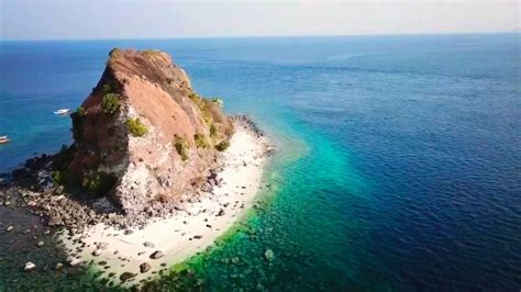 Sombrero Island .